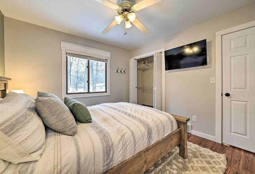 Lovely Roscommon Cabin < 3 Mi To Higgins Lake!