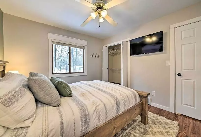 Lovely Roscommon Cabin < 3 Mi To Higgins Lake!