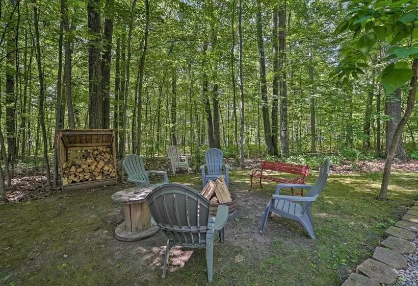 Lovely Roscommon Cabin < 3 Mi To Higgins Lake!