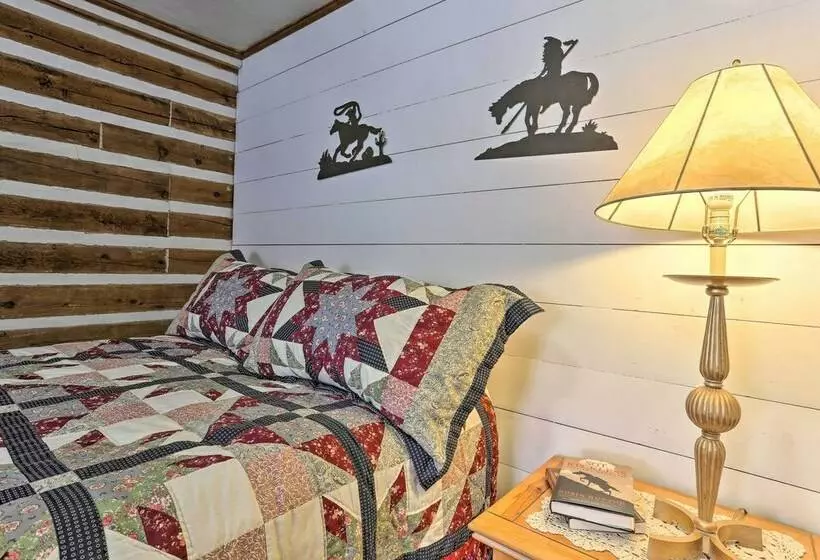 Maltese Ranch Cabin  Near Medora Attractions!