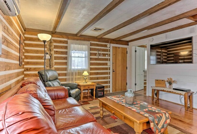 Maltese Ranch Cabin  Near Medora Attractions!