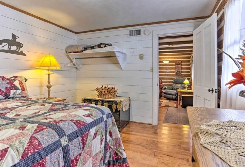 Maltese Ranch Cabin  Near Medora Attractions!