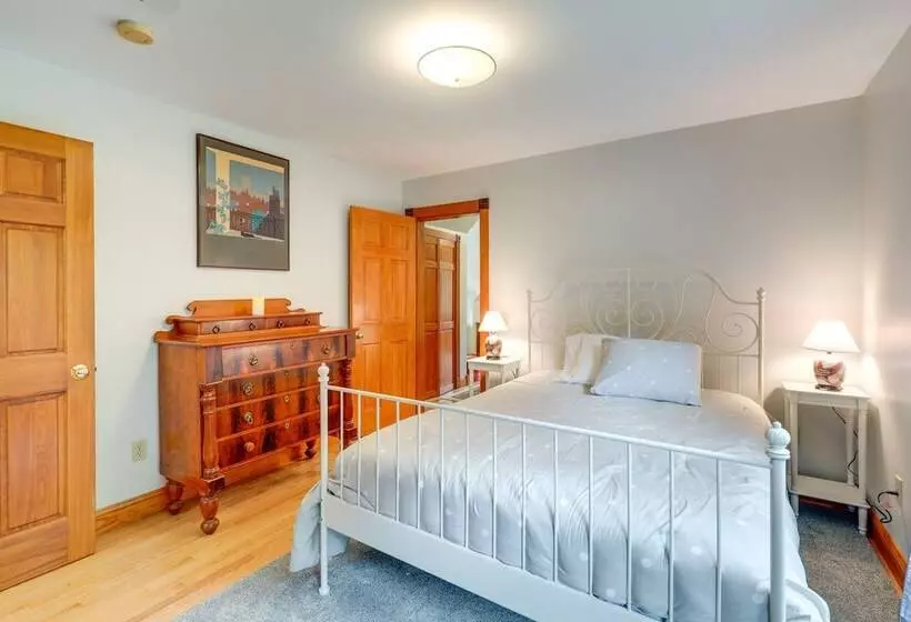 Meriden Village Of Plainfield Home W/ Backyard