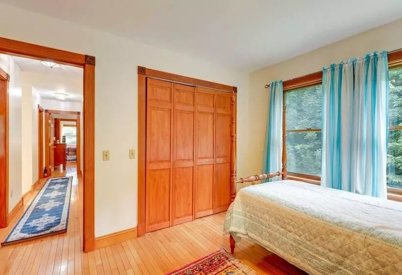 Meriden Village Of Plainfield Home W/ Backyard