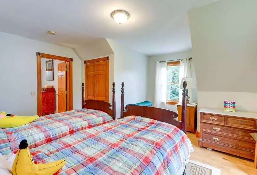 Meriden Village Of Plainfield Home W/ Backyard