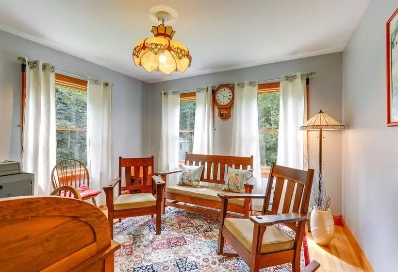 Meriden Village Of Plainfield Home W/ Backyard