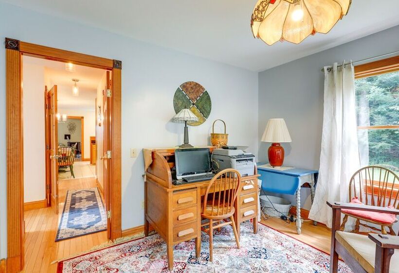 Meriden Village Of Plainfield Home W/ Backyard