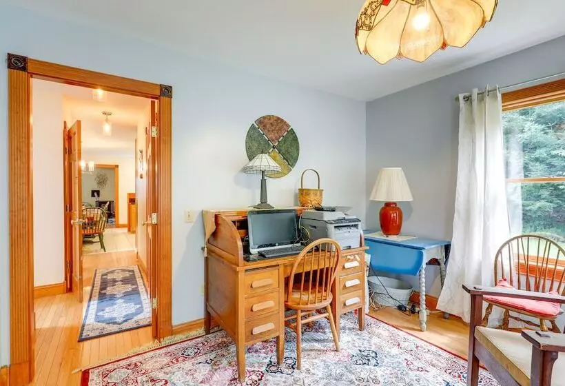 Meriden Village Of Plainfield Home W/ Backyard