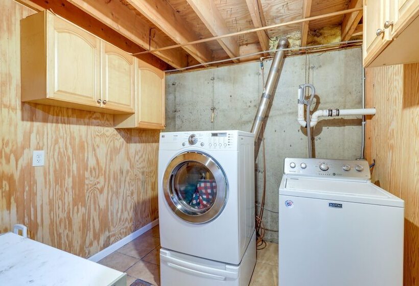 Meriden Village Of Plainfield Home W/ Backyard