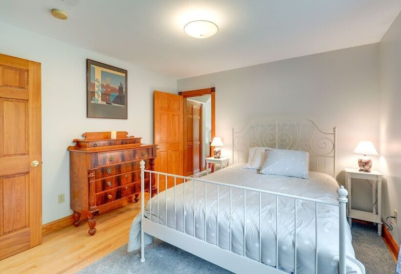 Meriden Village Of Plainfield Home W/ Backyard