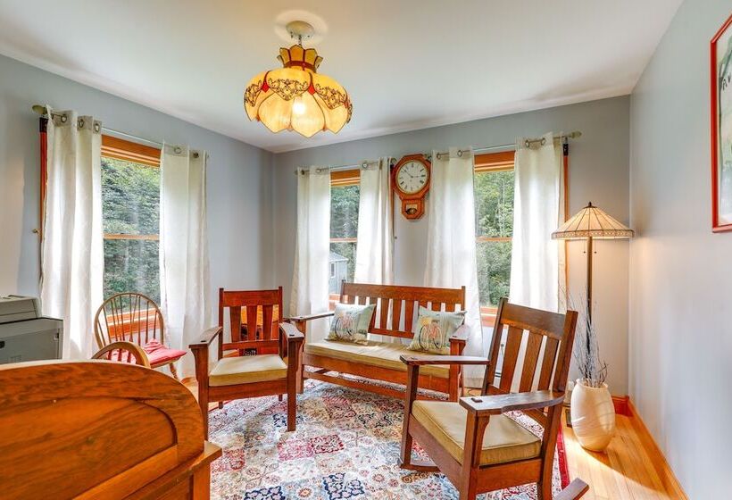 Meriden Village Of Plainfield Home W/ Backyard