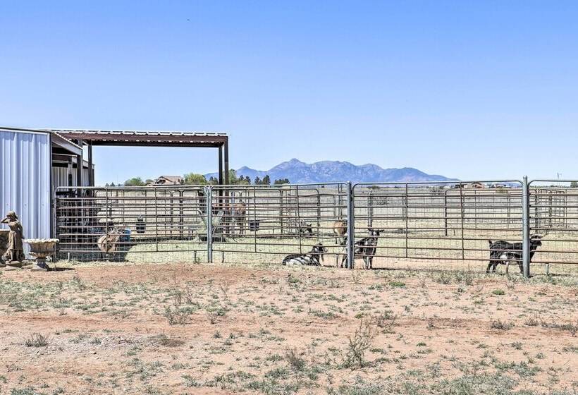 Modern Elgin Home: Walk To Wineries + Pets Welcome