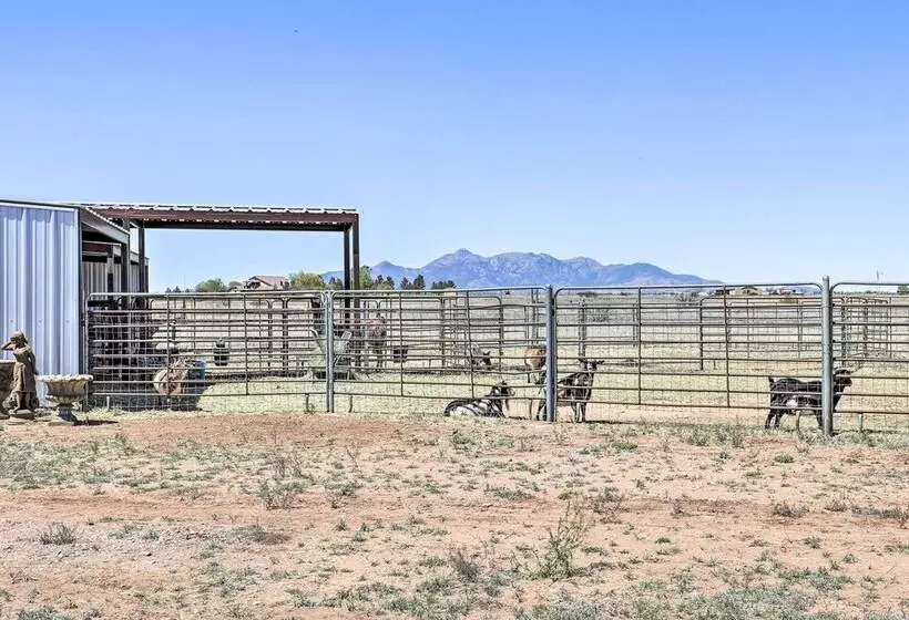 Modern Elgin Home: Walk To Wineries + Pets Welcome