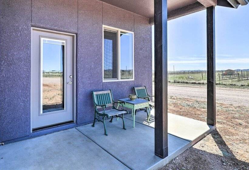 Modern Elgin Home: Walk To Wineries + Pets Welcome