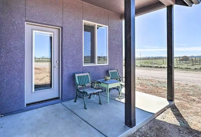 Modern Elgin Home: Walk To Wineries + Pets Welcome