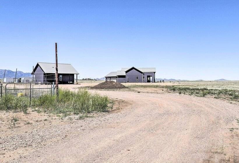 Modern Elgin Home: Walk To Wineries + Pets Welcome