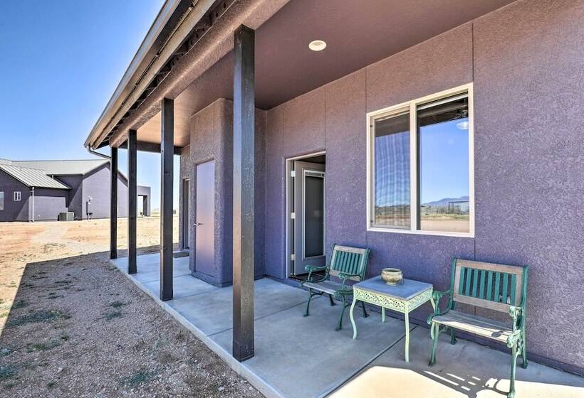 Modern Elgin Home: Walk To Wineries + Pets Welcome