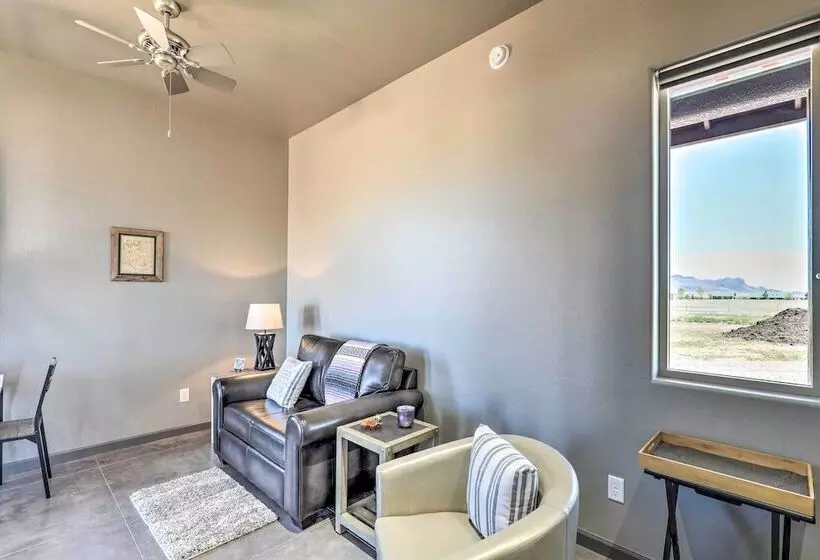 Modern Elgin Home: Walk To Wineries + Pets Welcome