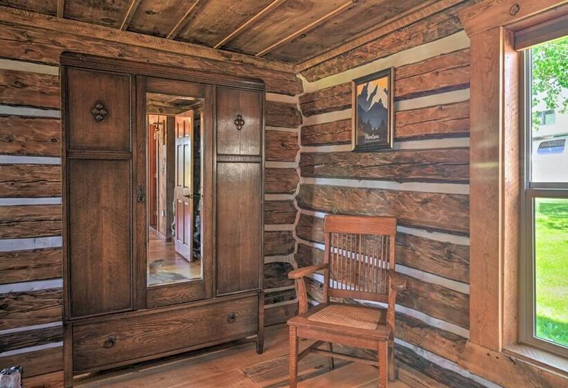 Montana Retreat: Original Hamilton Log Cabin!