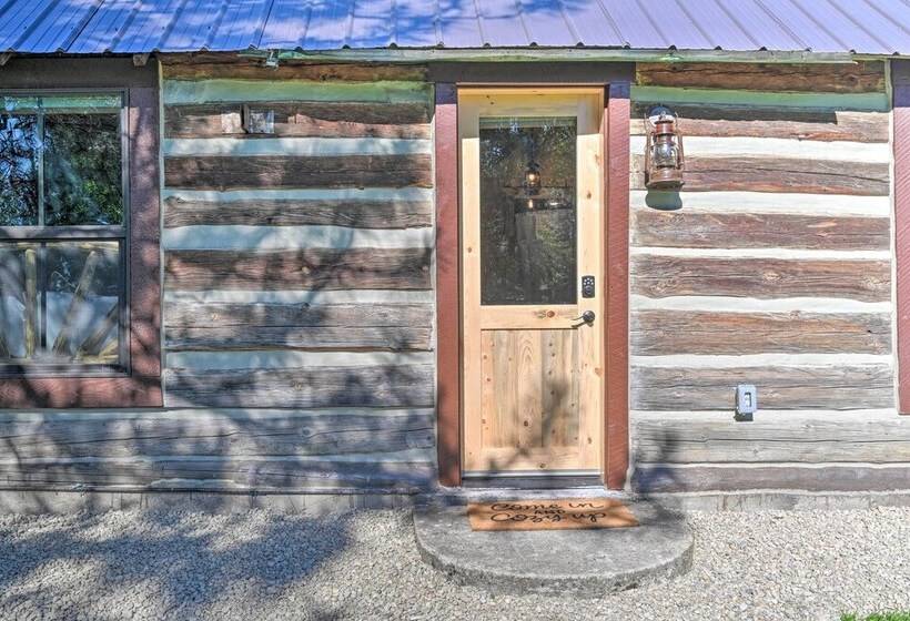 Montana Retreat: Original Hamilton Log Cabin!