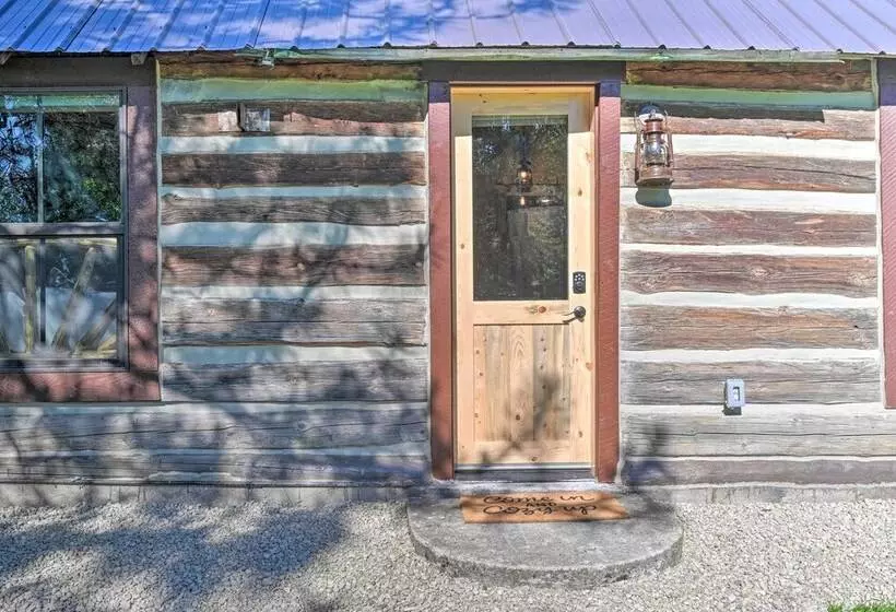 Montana Retreat: Original Hamilton Log Cabin!