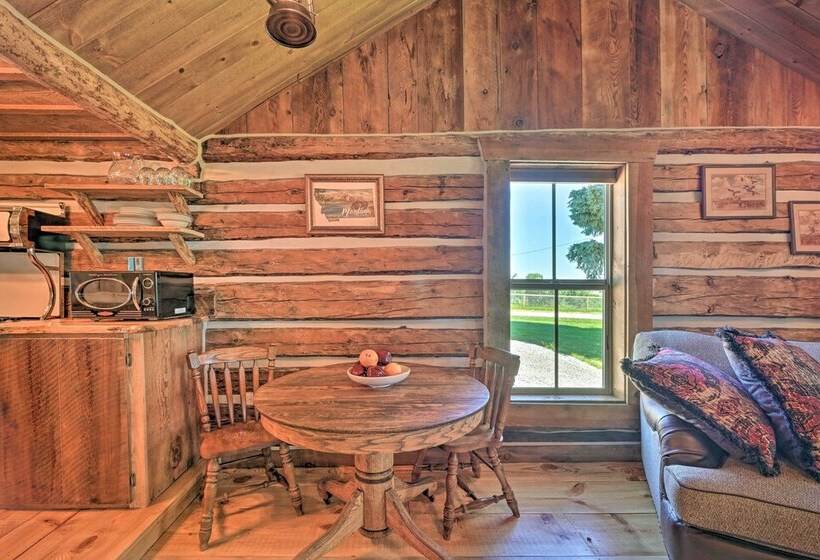 Montana Retreat: Original Hamilton Log Cabin!