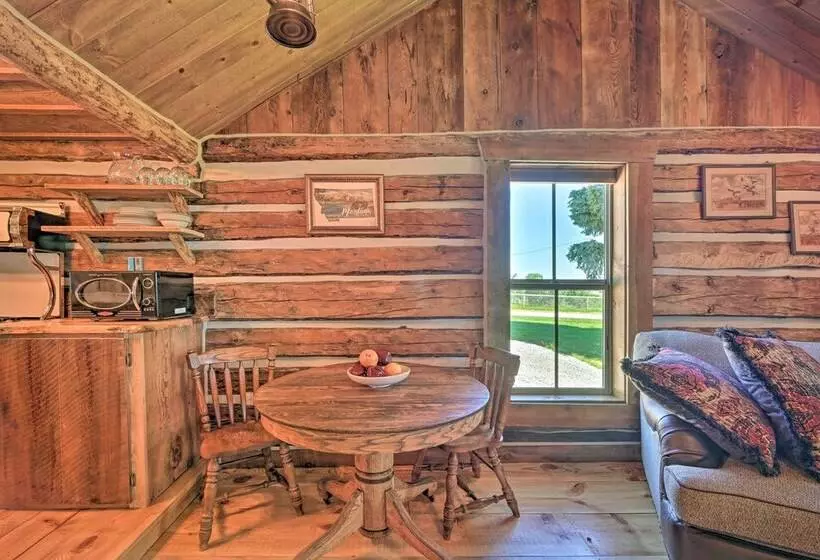 Montana Retreat: Original Hamilton Log Cabin!