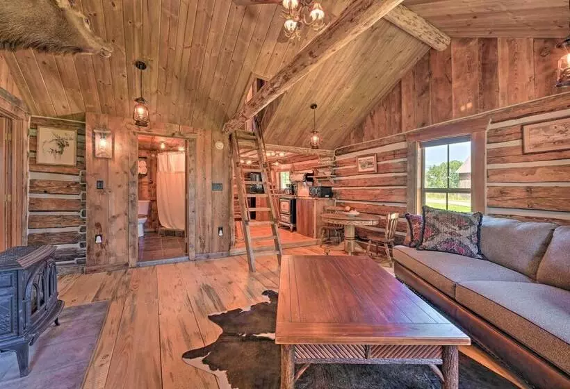 Montana Retreat: Original Hamilton Log Cabin!