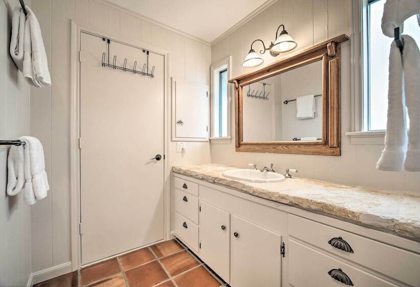 Idyllic  Century Oaks Farm  In New Ulm On 46 Acres