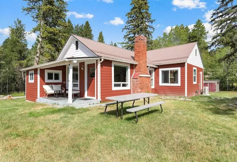 Newly Renovated, Eureka Lakefront Retreat!