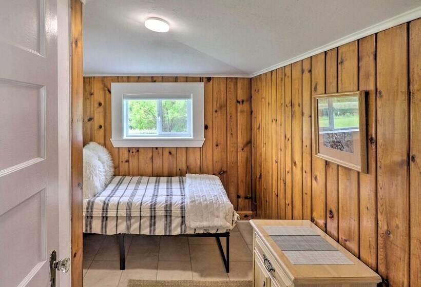 Newly Renovated, Eureka Lakefront Retreat!