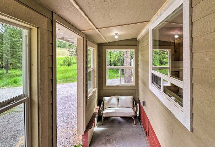 Newly Renovated, Eureka Lakefront Retreat!