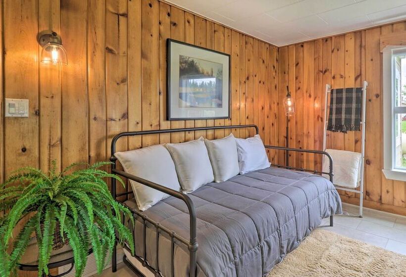 Newly Renovated, Eureka Lakefront Retreat!