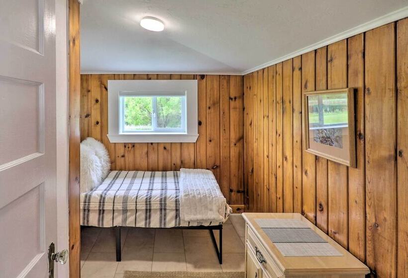 Newly Renovated, Eureka Lakefront Retreat!