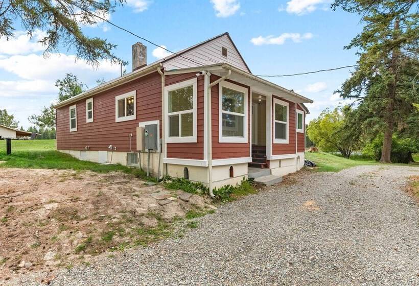 Newly Renovated, Eureka Lakefront Retreat!