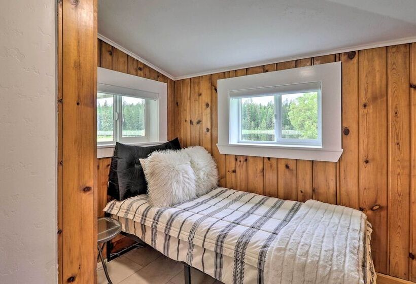 Newly Renovated, Eureka Lakefront Retreat!