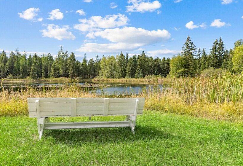 Newly Renovated, Eureka Lakefront Retreat!