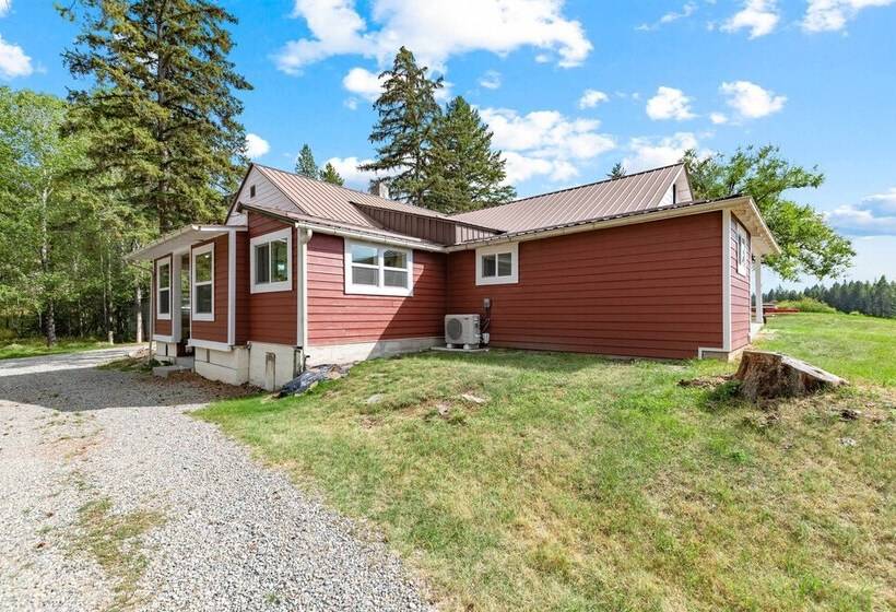 Newly Renovated, Eureka Lakefront Retreat!