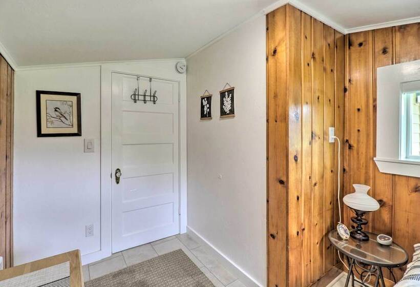 Newly Renovated, Eureka Lakefront Retreat!