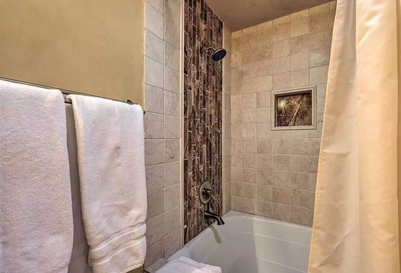 5 Mi To Butte Creek Trail: Prescott Home W/ Deck!