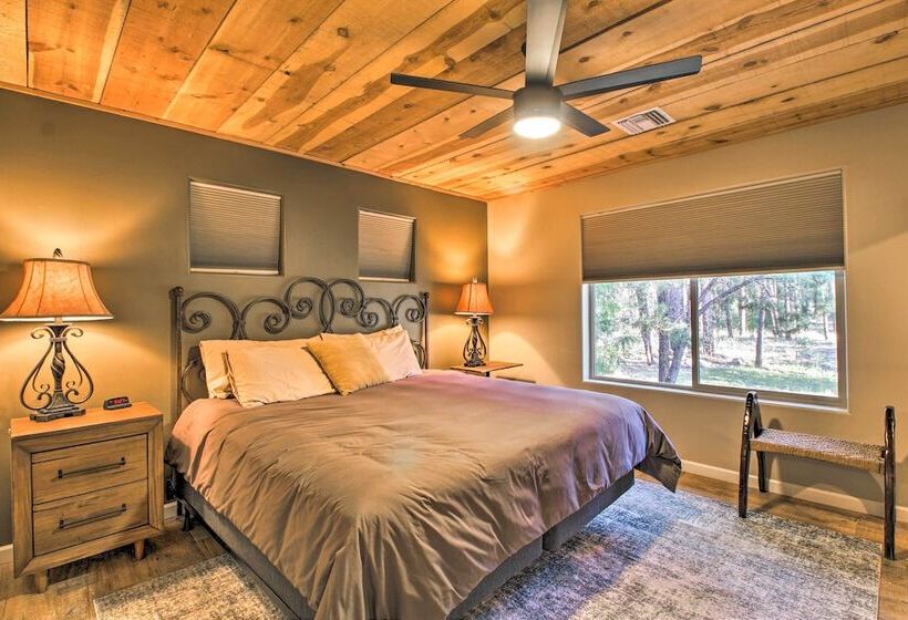 1 Mi To Rainbow Lake: Newly Built & Woodsy Retreat