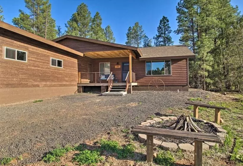 1 Mi To Rainbow Lake: Newly Built & Woodsy Retreat