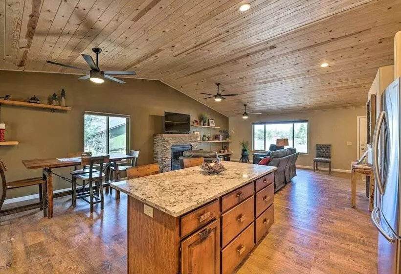 1 Mi To Rainbow Lake: Newly Built & Woodsy Retreat