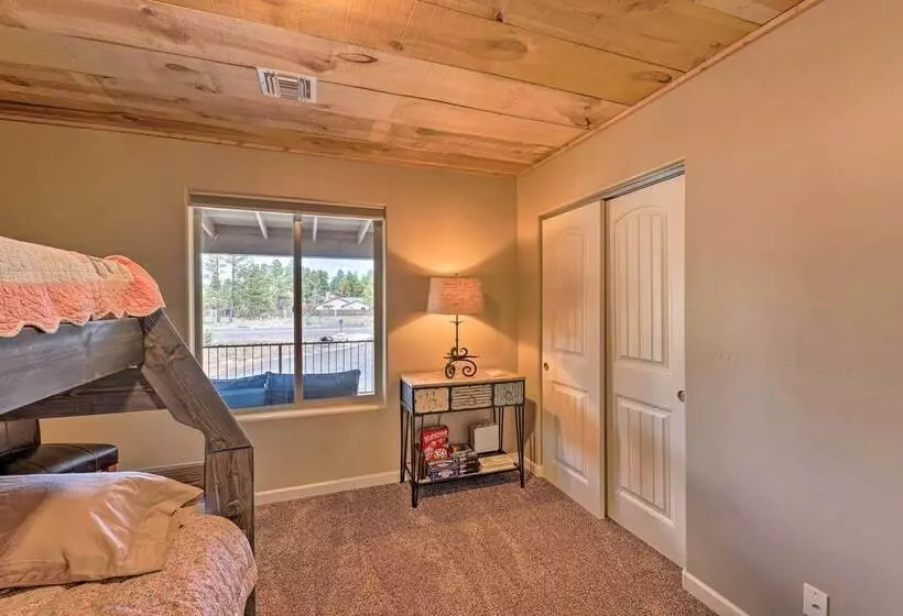 1 Mi To Rainbow Lake: Newly Built & Woodsy Retreat