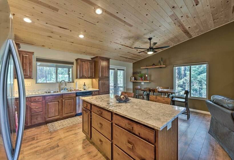 1 Mi To Rainbow Lake: Newly Built & Woodsy Retreat