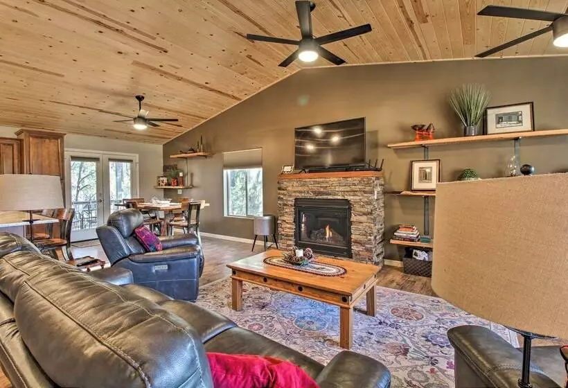 1 Mi To Rainbow Lake: Newly Built & Woodsy Retreat