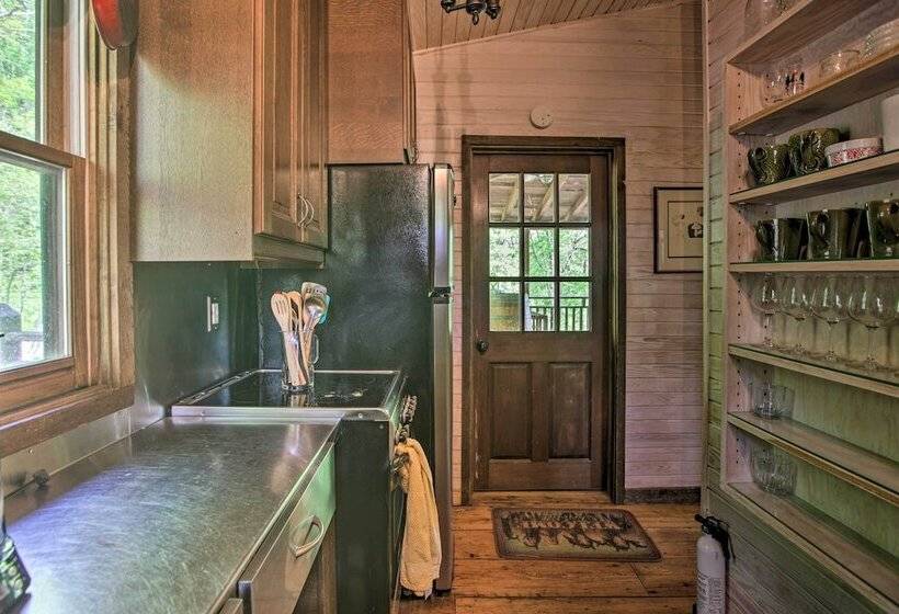 Romantic Log Cabin Escape On Delfosse Winery!