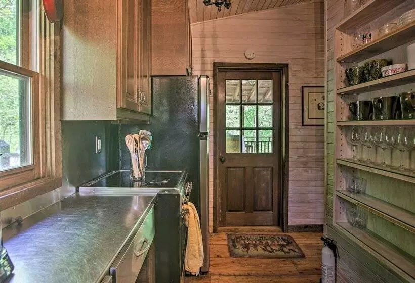 Romantic Log Cabin Escape On Delfosse Winery!