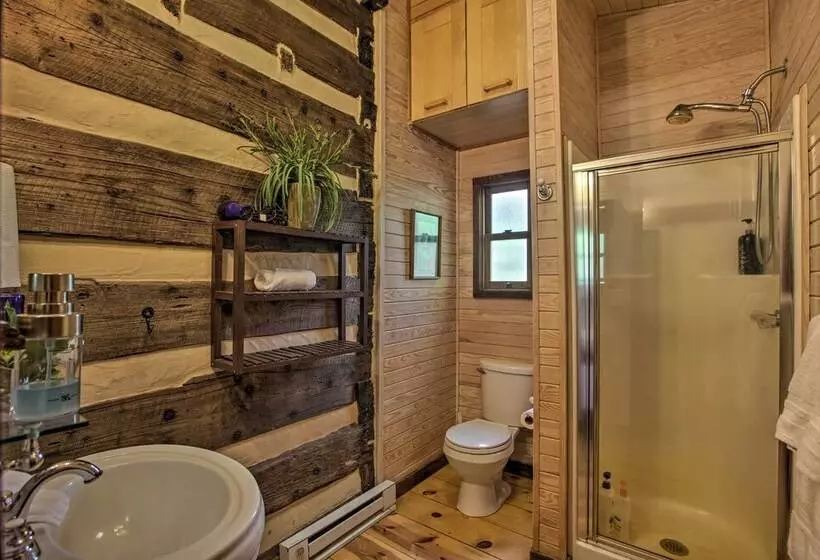 Romantic Log Cabin Escape On Delfosse Winery!