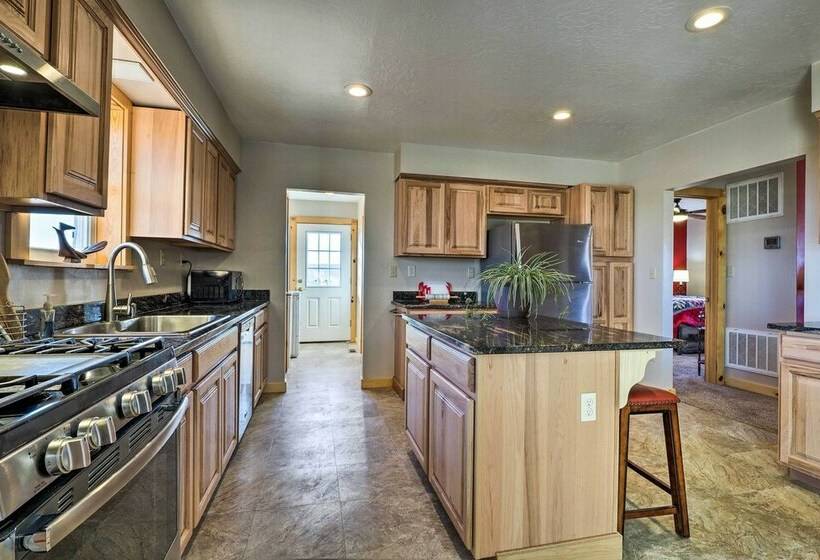 Rural Base Camp For Grand Canyon, Zion & Bryce Np!